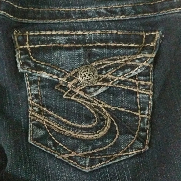 Silver Suki Surplus Dark Wash Flare Jeans - size 26 - 28.5" Inseam - Picture 6 of 7